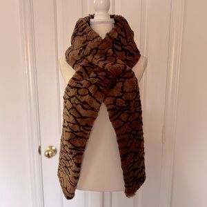 “JINDO FURS” Animal Print Fur Scarf / Stole